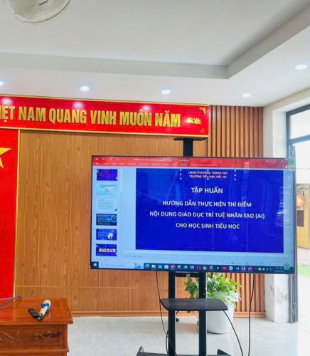 TRƯỜNG TIỂU HỌC BẮC HÀ TỔ CHỨC TẬP HUẤN VÀ DẠY THỂ NGHIỆM THÍ ĐIỂM NỘI DUNG GIÁO DỤC TRÍ TUỆ NHÂN TẠO (AI)