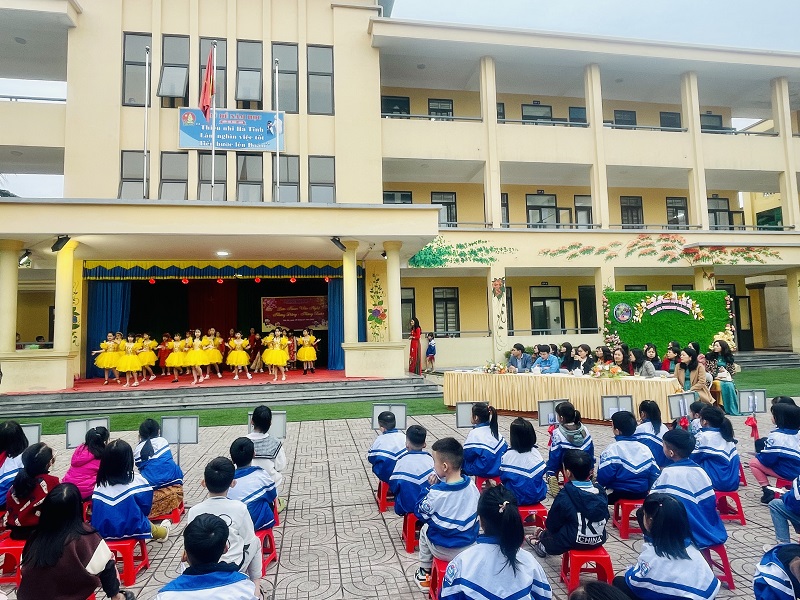 LIÊN HOAN VĂN NGHỆ "MỪNG ĐẢNG, MỪNG XUÂN" VÀ CHUNG TAY SẺ CHIA TẾT VÌ NGƯỜI NGHÈO